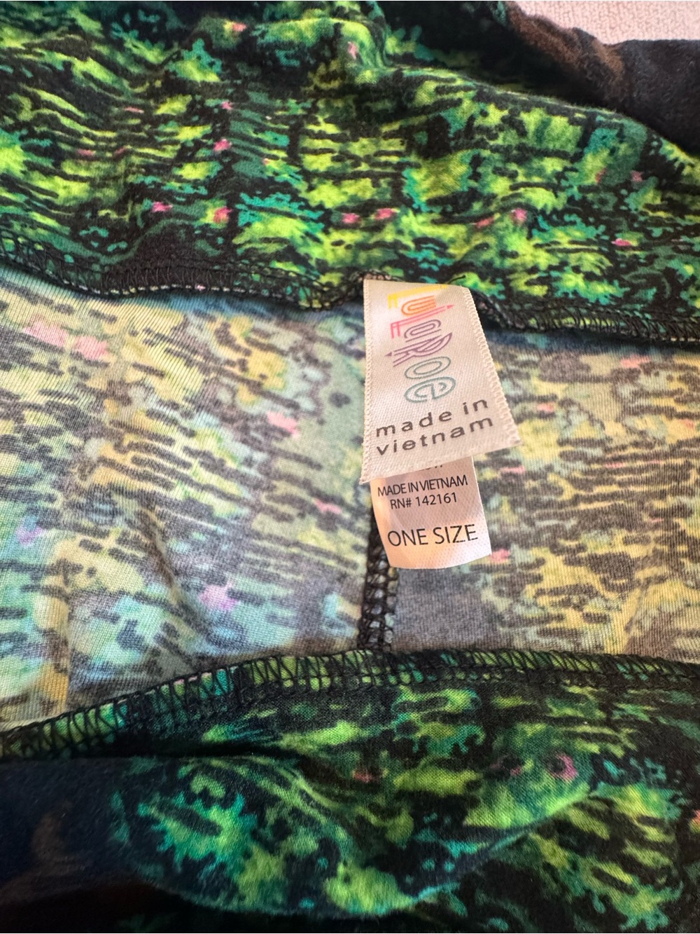LuLaRoe Unicorn Print Black Green Hiding Bigfoot Sasquatch Leggings One Size OS - Picture 3 of 4